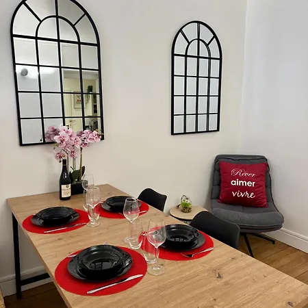 Apartment Pigalle Square - Modern Steps Away From Moulin Rouge Paris